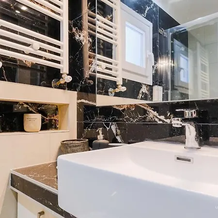 Theofilos Urban Apartment, Close To Center